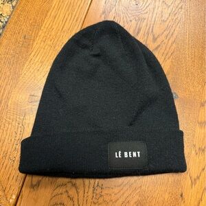 Classic Black Beanie Le’ bent with label and look